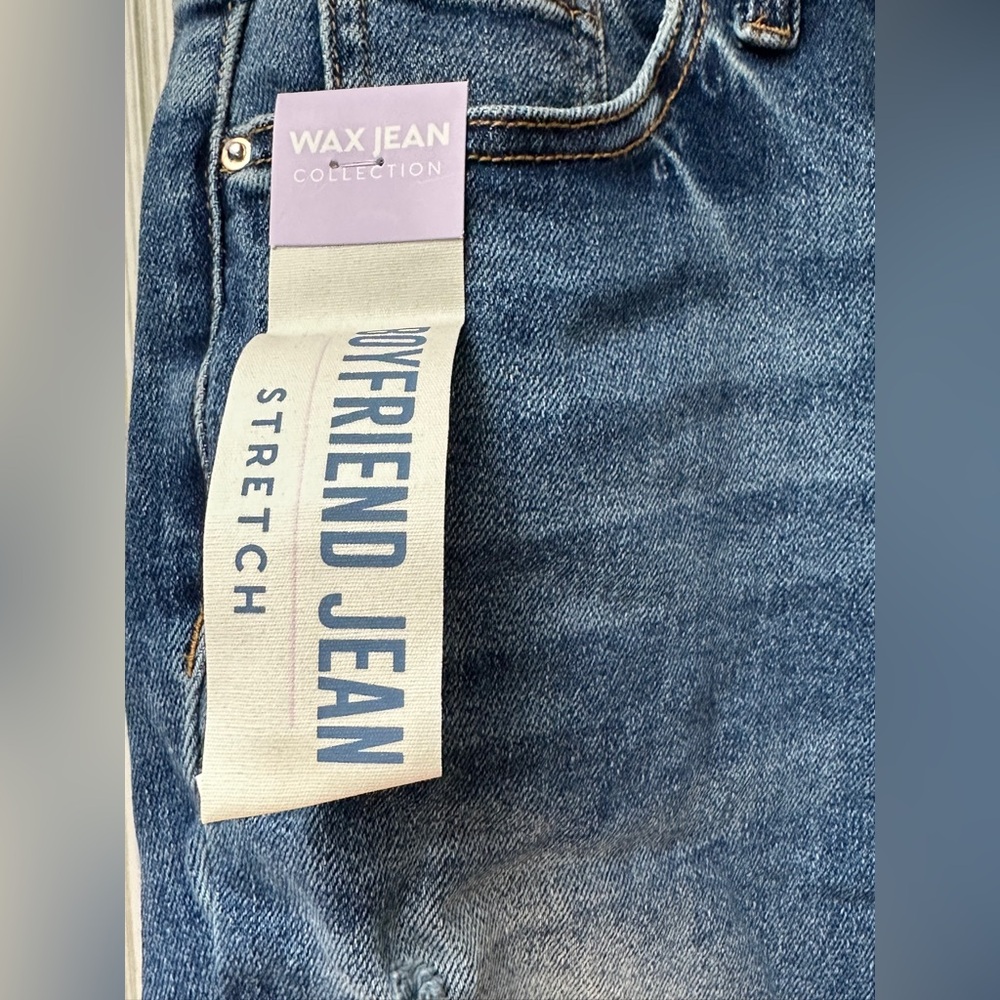 🍀$3/$30 Boyfriend fit med wash ripped jeans - Picture 5 of 7